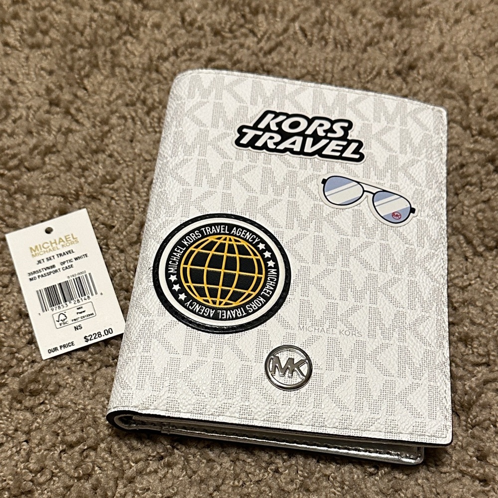 Michael Kors white and silver Travel Passport Cover - Picture 1 of 3